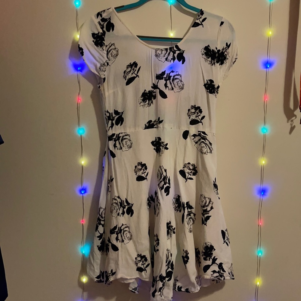White Spring Dress with Black Roses🖤🤍